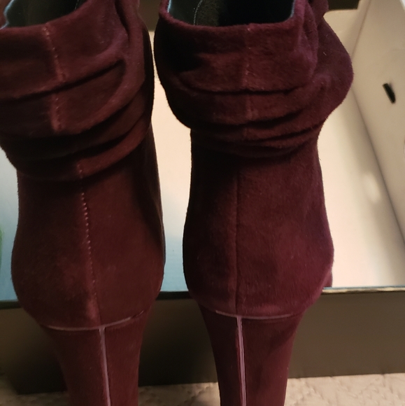 Brand New DKNY SUEDE BOOTIES size 8 - Picture 4 of 9